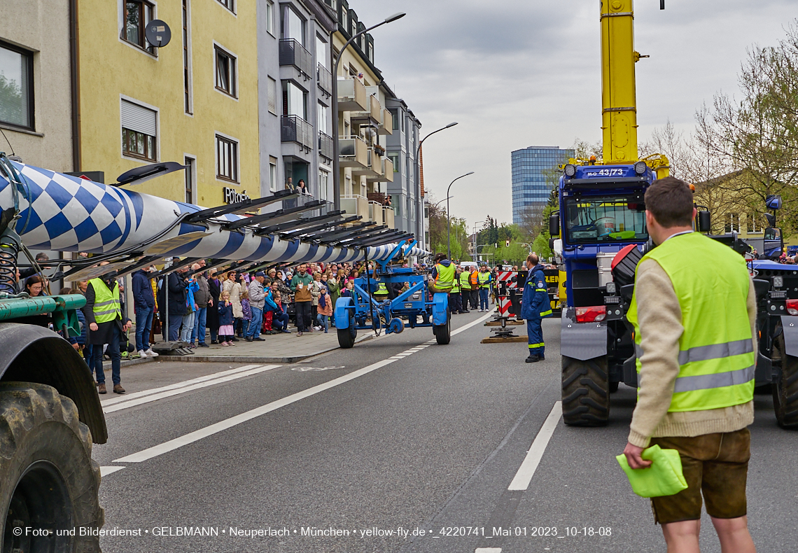 01.05.2023 - Maibaumaufstellung in Berg am Laim